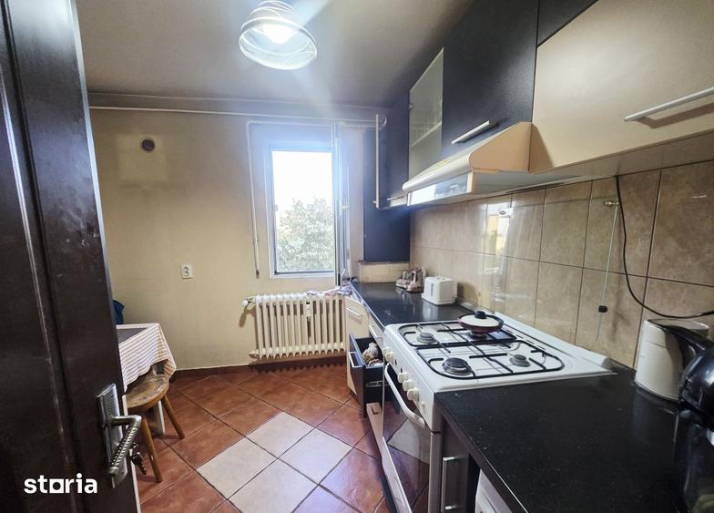 Apartament cu 2 camere semidecomandat în Podu Roș