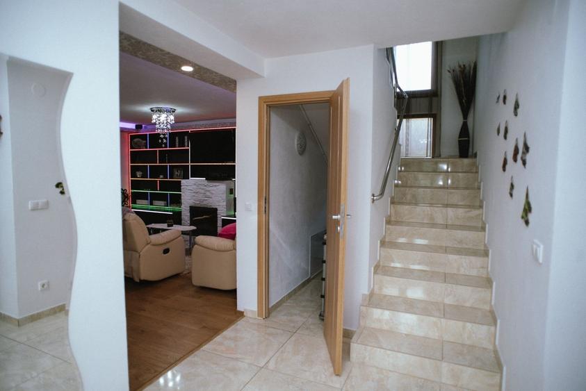 Casă cu 4 camere în Arvățeni