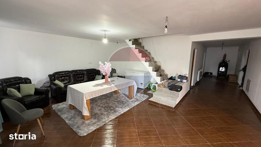 Casă cu 6 camere cu Teren 6257 Mp în Bolotești