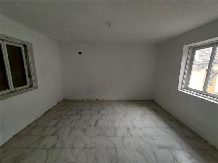 Casă individuală cu 7 camere cu Teren 540 Mp în Berliște