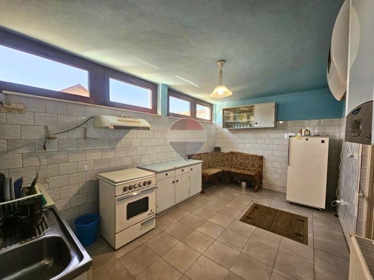 Casă individuală cu 6 camere cu Teren 276 Mp în Păulești