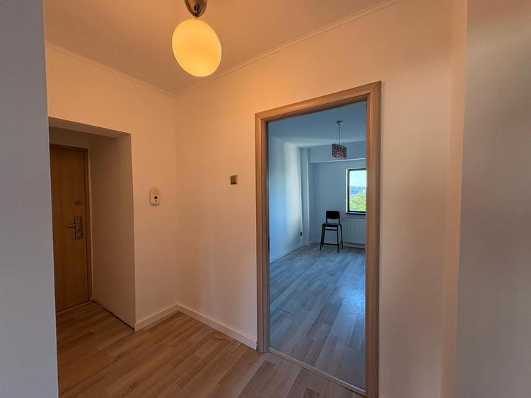 Apartament cu 3 camere în Tineretului