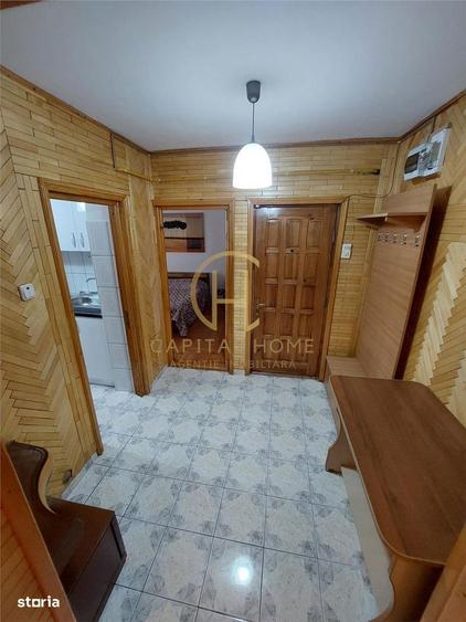 Apartament cu 3 camere decomandat, mobilat în Nicolina