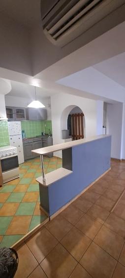 Apartament cu 3 camere semidecomandat, mobilat în Obor