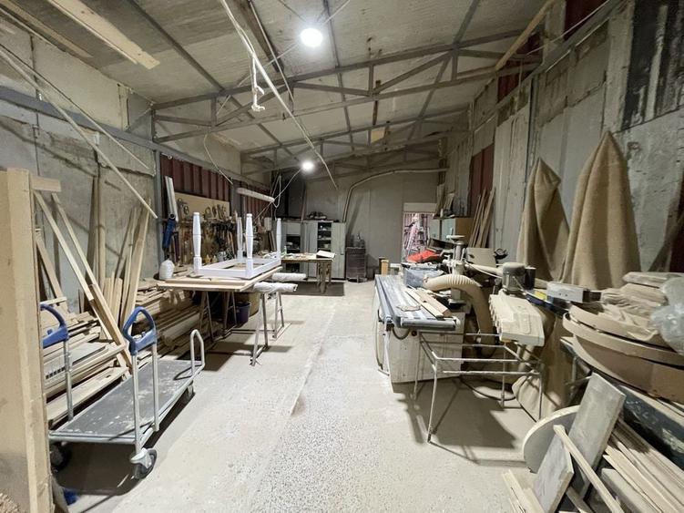 Spațiu comercial, de 240 mp, în Florești