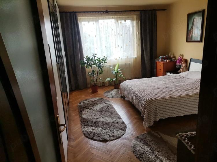 Apartament cu 4 camere decomandat în Central
