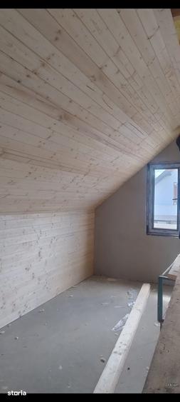 Casă cu 4 camere cu Teren 200 Mp în Lumina
