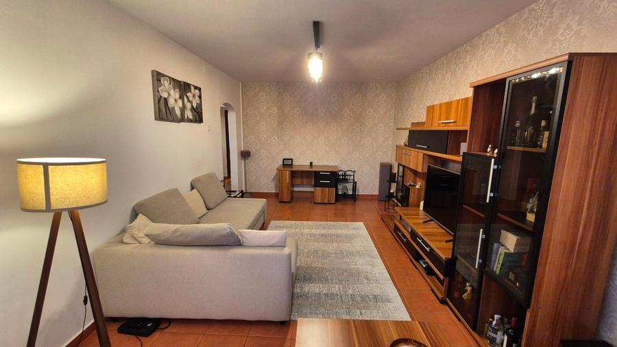 Apartament cu 3 camere decomandat, mobilat în Gorjului