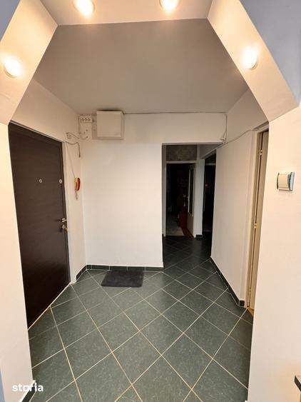 Apartament cu 3 camere decomandat în Decebal
