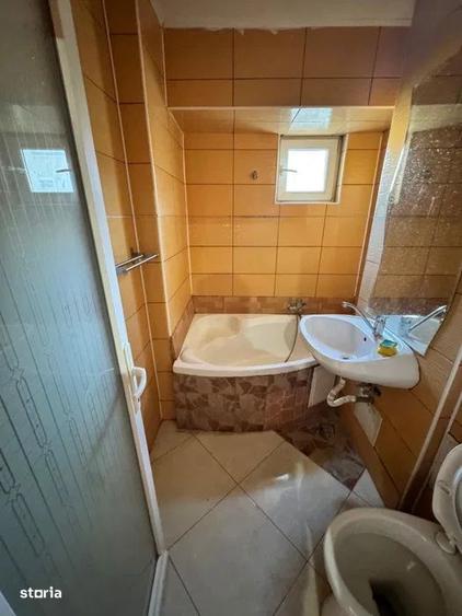 Apartament cu 4 camere semidecomandat, mobilat în Pantelimon