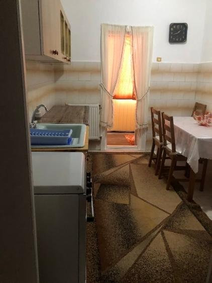 Apartament cu 3 camere decomandat, mobilat în Central