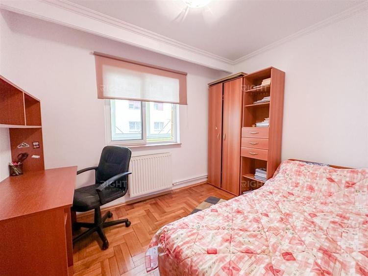 Apartament cu 4 camere decomandat, mobilat în Central