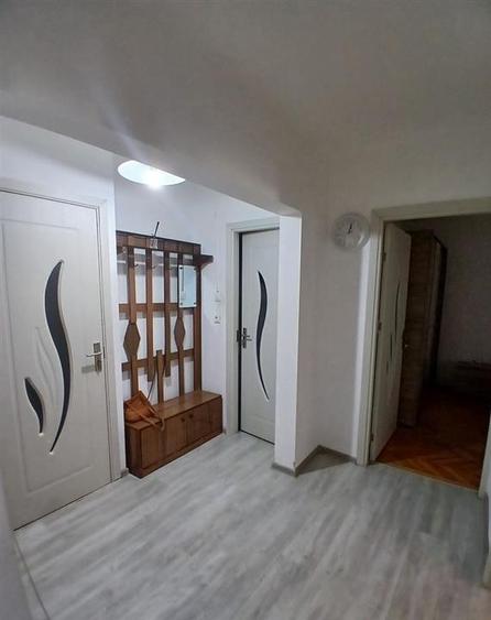 Apartament decomandat cu  camere in zona Strand - 7