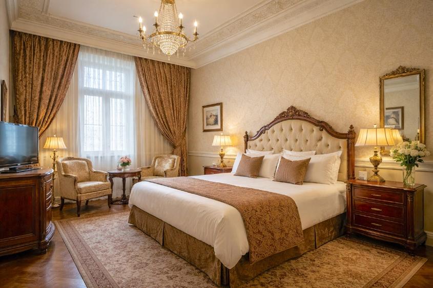 Clădire istorică – fost hotel emblematic în Centrul Istoric - 9