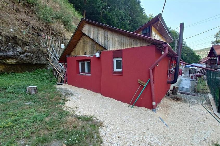 Casa renovata cu acces usor, langa padure - 3