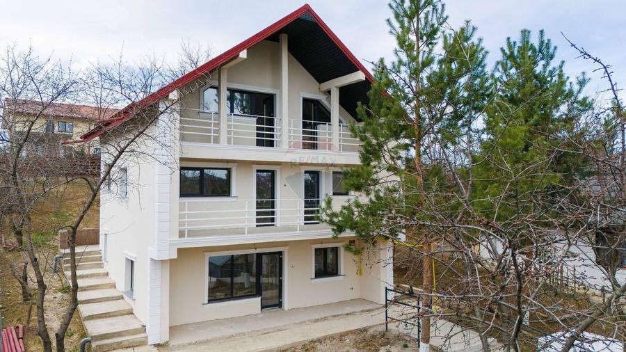 Vila de Vanzare cu 5 Camere, Teren 1000mp - Bucium, Iasi - Comision 0% - 1