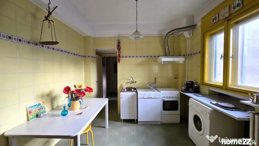 Apartament cu 3 camere decomandat în P-ța Universității