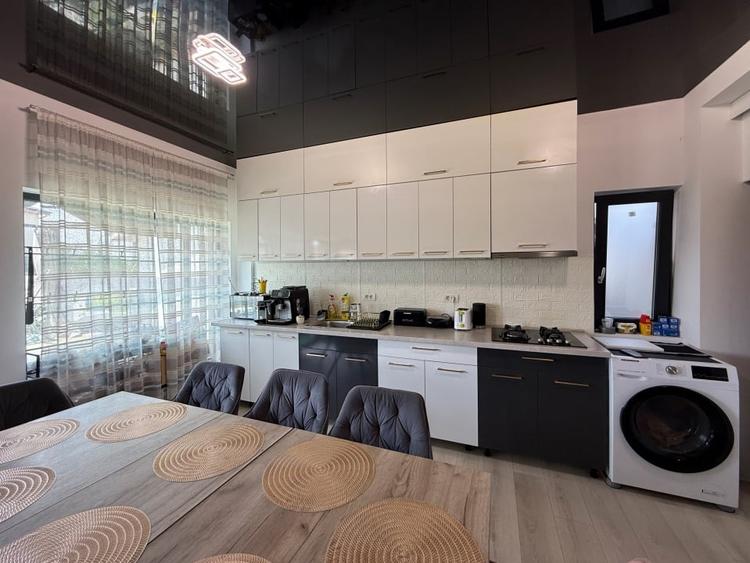 Mamaia-Sat, Vila modernă, mobilata si utilata complet, 15 camere - 11