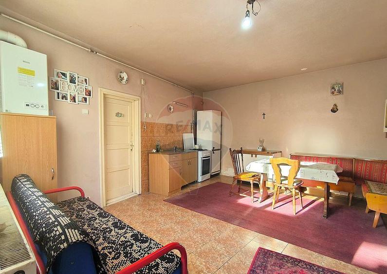 Casa 3 camere si 1400 mp teren in Brateiu - jud. Sibiu - 10