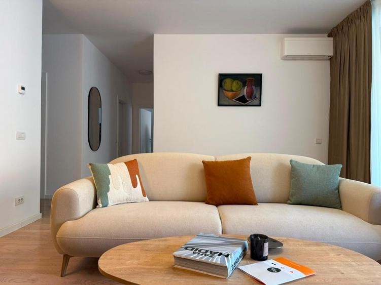 Apartament cu 3 camere semidecomandat în 23 August (Cațelul)