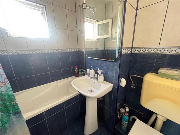 Apartament 3 camere decomandat si pivnita zona Vasile Aaron - 4