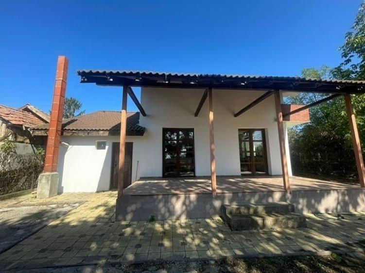 Casa solida, moderna si luminoasa; liniste totala in natura! - 14