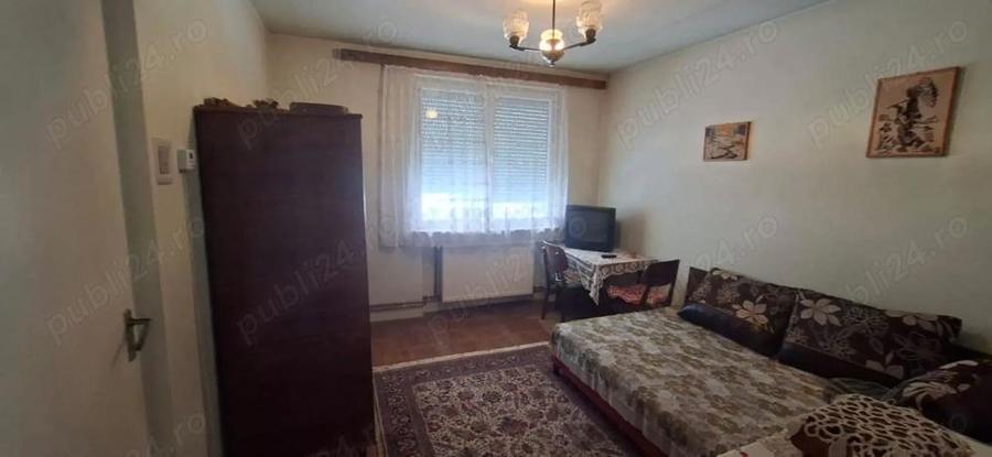 Proprietar, vand apartament cu 2 camere, decomandat - zona lini?tita - 6