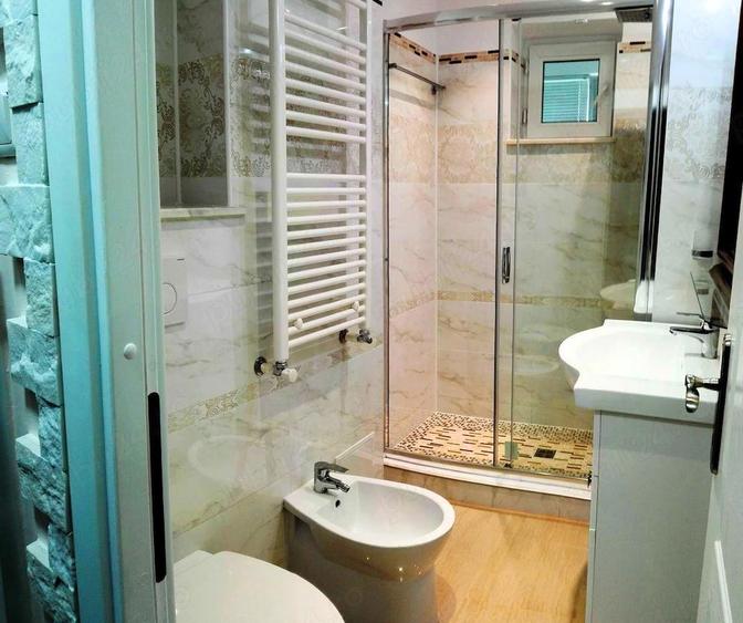 Apartament 3 camere lux ,etaj: 2din4, decomandat,central - 1