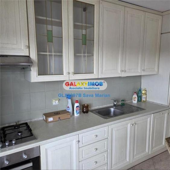 Apartament cu 3 camere semidecomandat, mobilat în Primăverii