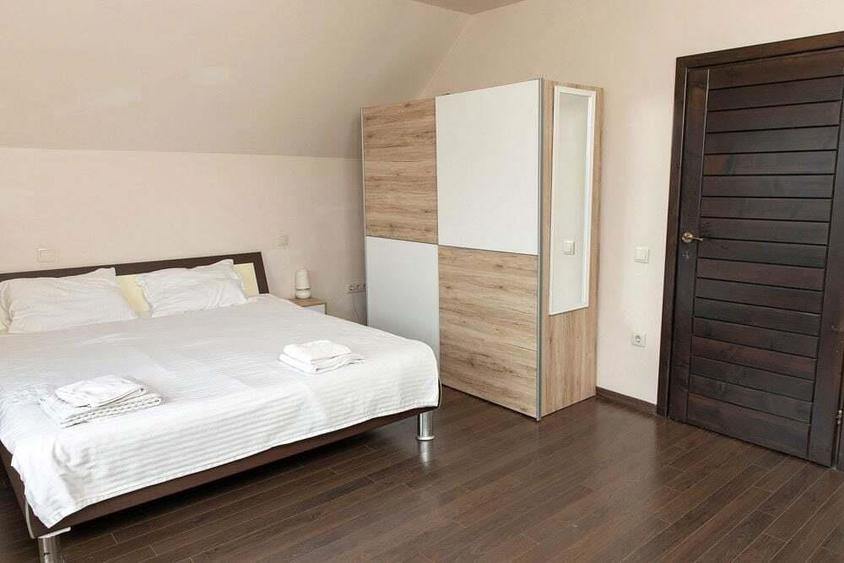 Vila 5 dormitoare, 4 bai, 2 248mp teren, piscina. Pre?: 229 000 E. - 15