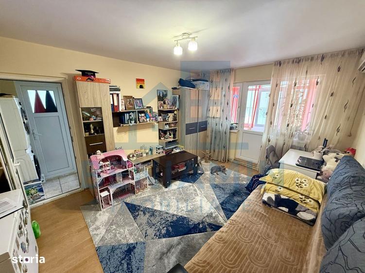 3 camere - etaj 3 - 52mp - renovat - centrala - apa - Craiovita Noua - 4