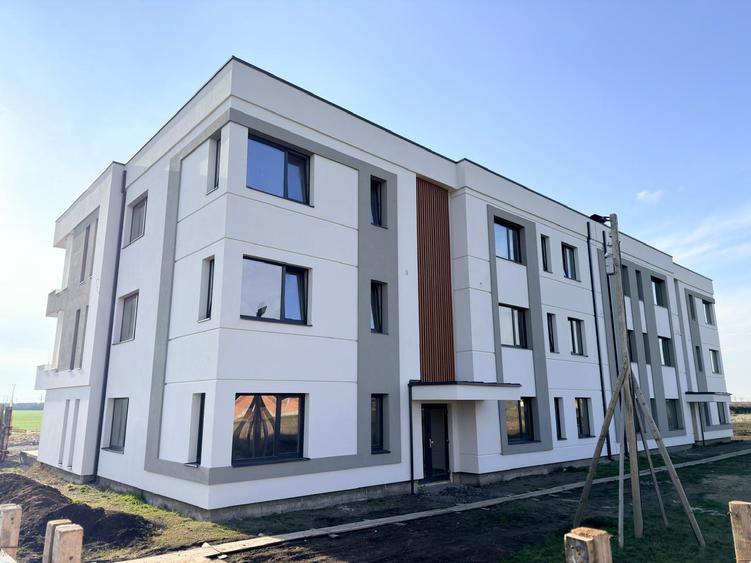 Comision 0 - Dezvoltator 4 cam curte proprie - 160000eur TVA si parcare inclusa! - 2