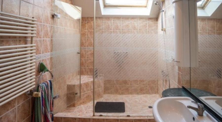 Vanzare vila cu piscina | Damaroaia - Straulesti | teren 2000 mp | deschidere la - 20