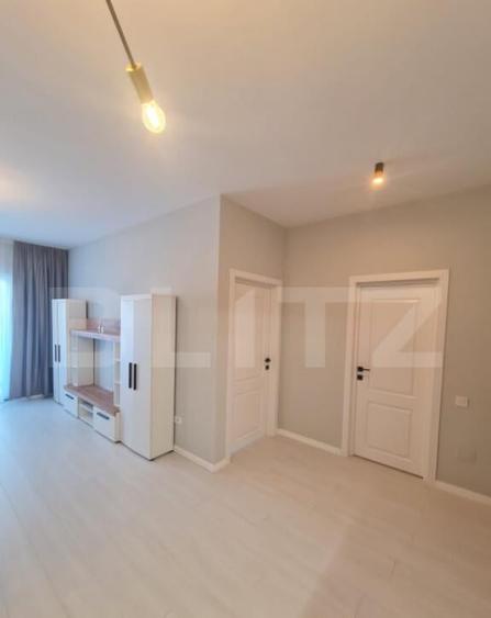 Apartament semidecomandat, lift, parcare subterana, zona Ero - 3