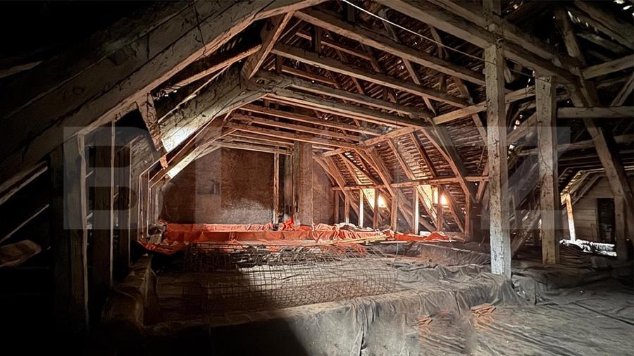 Pod spaitos, transformabil in apartamente, 285 mp, Piata Sfatului - 4