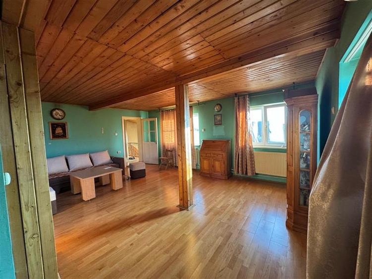 Casa independenta , vintage de vanzare , 300 mp cu teren de 1493 mp Sancrariul d - 2