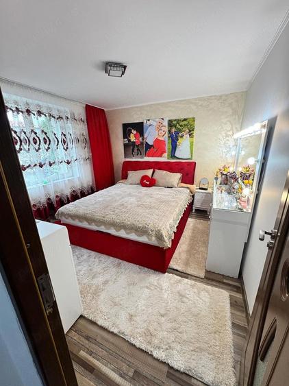 Vand apartament decomandat cu 3 camere cu suprafa?a utila de 56,59 ?i balcon 3,42 complet mobilat! - 3