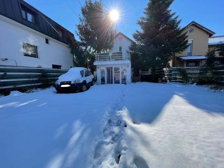 Casa 9 camere , 7 Dormitoare , 8 Bai / 400 mp utili / 350 mp Curte /Comision 0% - 1