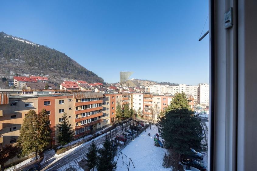 Apartament 3 camere, vedere superbă, Răcădău, str. Carpenului - 10