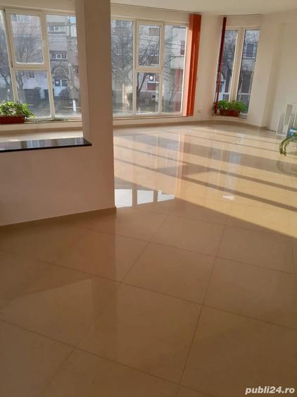 Spa?iu comercial 60 mp cu parcare privata Bulevardul Republicii, etaj 1 - 1