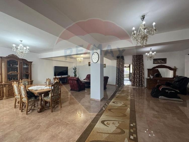 Casa / Vila cu 6 camere de vanzare - 4