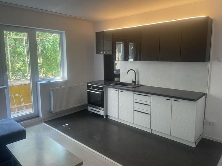 Apartament cu 3 camere decomandat în Nufărul