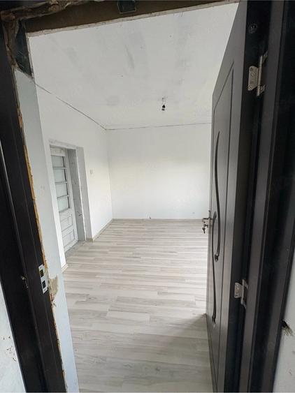 Casă cu 5 camere cu Teren 2350 Mp în Tătăranu
