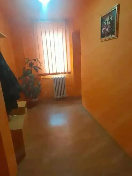 Ocazie-De vanzare apartament cu 3 camere decomandat - 3