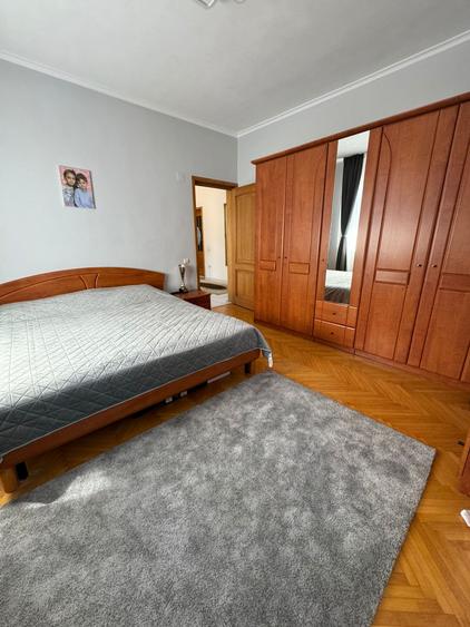 | Vila Pipera | 300 mp | Parcari | - 7