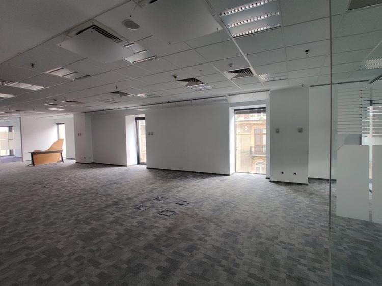 Spatiu de birou amenajat in cladirea Victoria Center - Calea Victoriei - 13