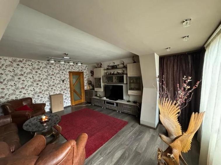 Apartament cu 3 camere, cartier Noua - 1