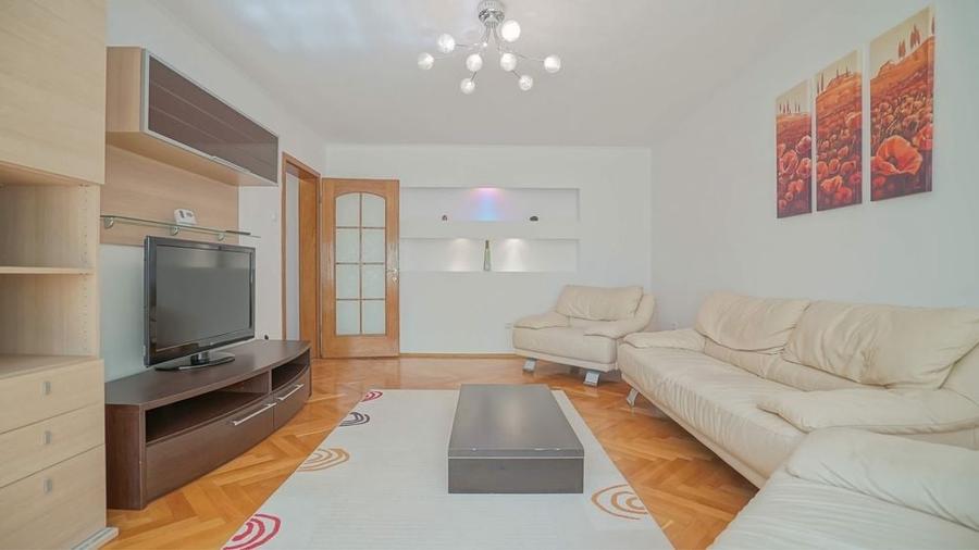 Apartament cu 3 camere decomandat în Drumul Carului