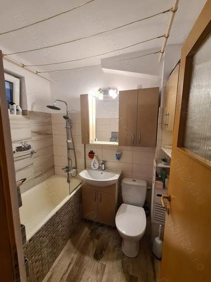 Vind apartament 2 camere, ultracentral, etajul 1, mobilat - 1