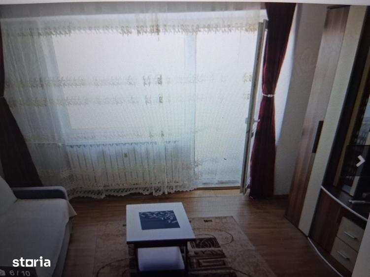 Garsonieră decomandată în Tei